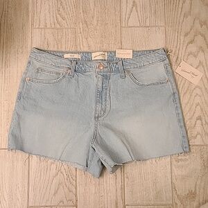 BNWT Universal Thread Jean Shorts in a Size 16.